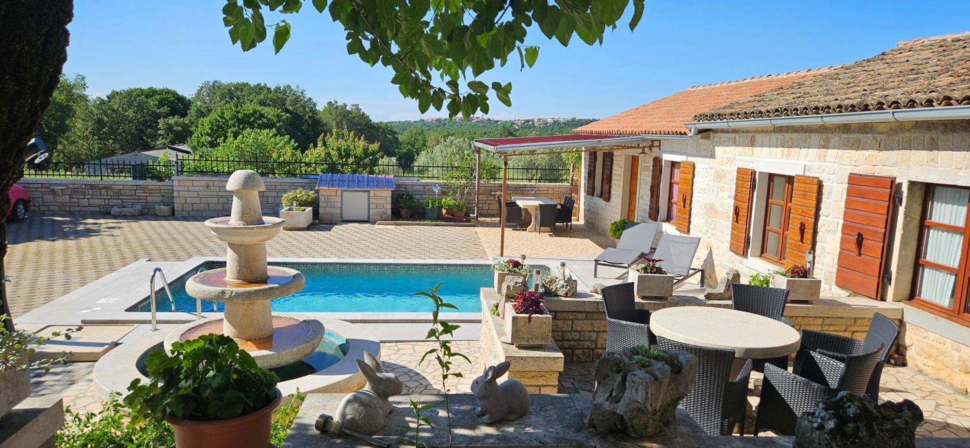 Apartments Vesna With Pool - New! Sveti Lovreč Pazenatički Exteriör bild